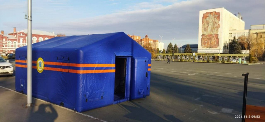 Саратовские власти передумали убирать прививочные пункты из торговых центров