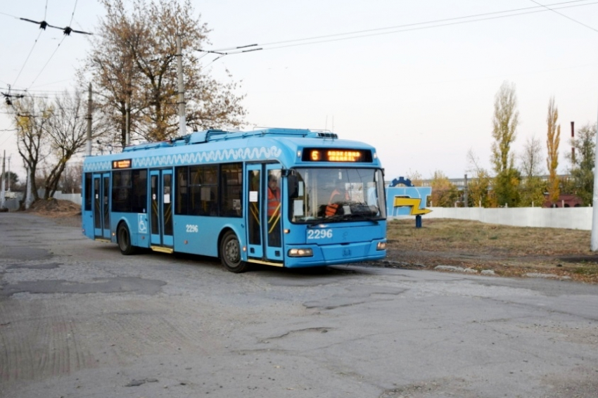 В Саратове троллейбус попал в ДТП из-за автобуса